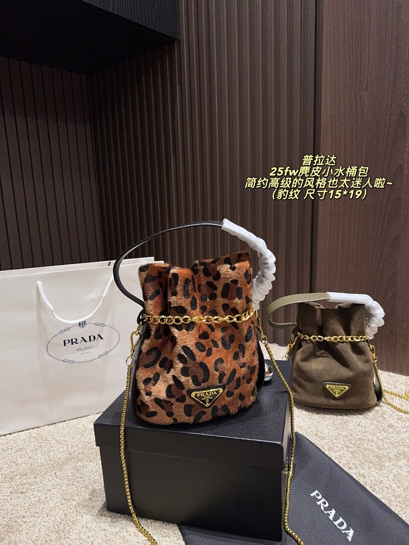 Prada Re-Edition 2005 Bag view