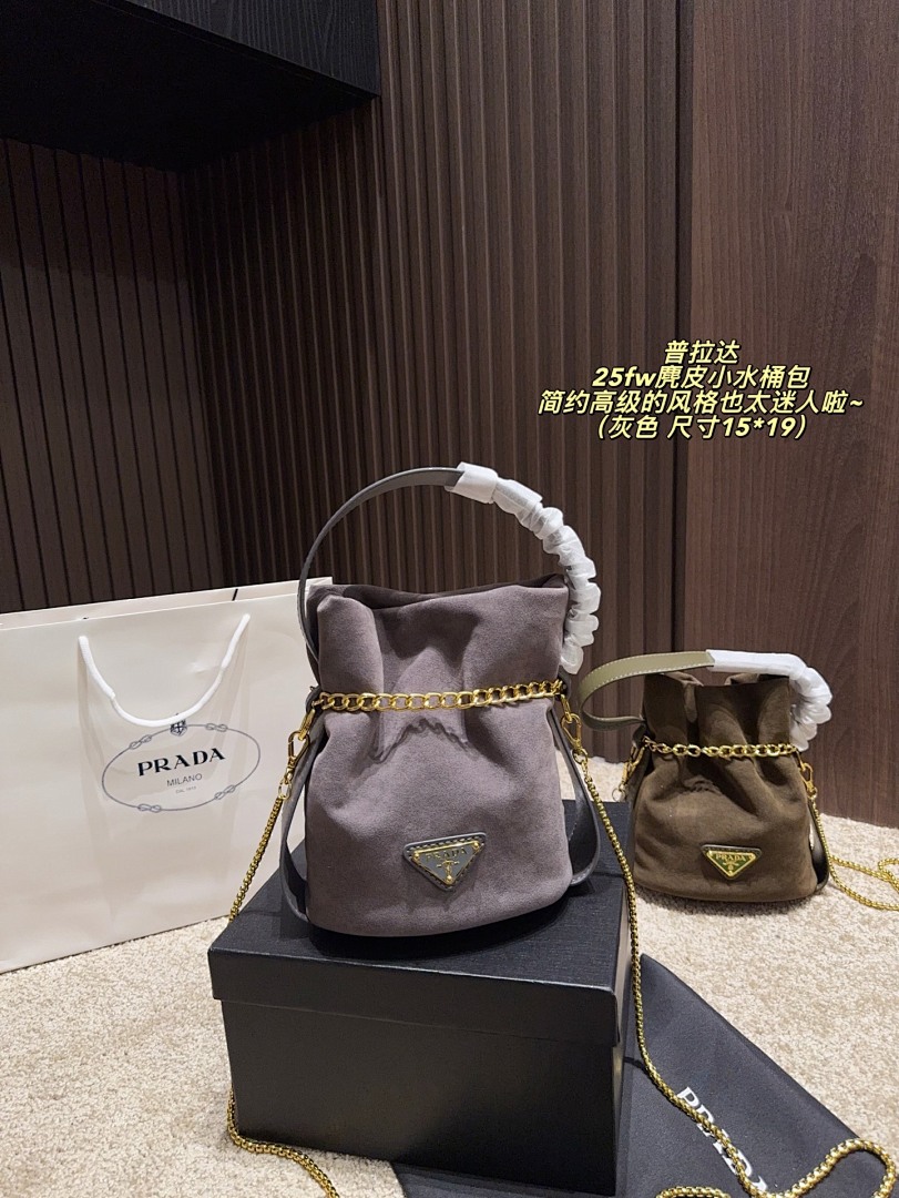 Prada Re-Edition 2005 Bag view