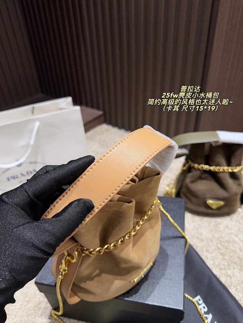 Prada Re-Edition 2005 Bag view