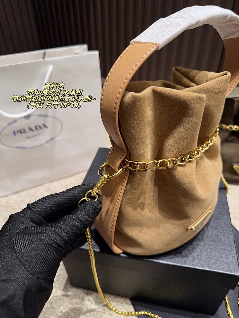Prada Re-Edition 2005 Bag view