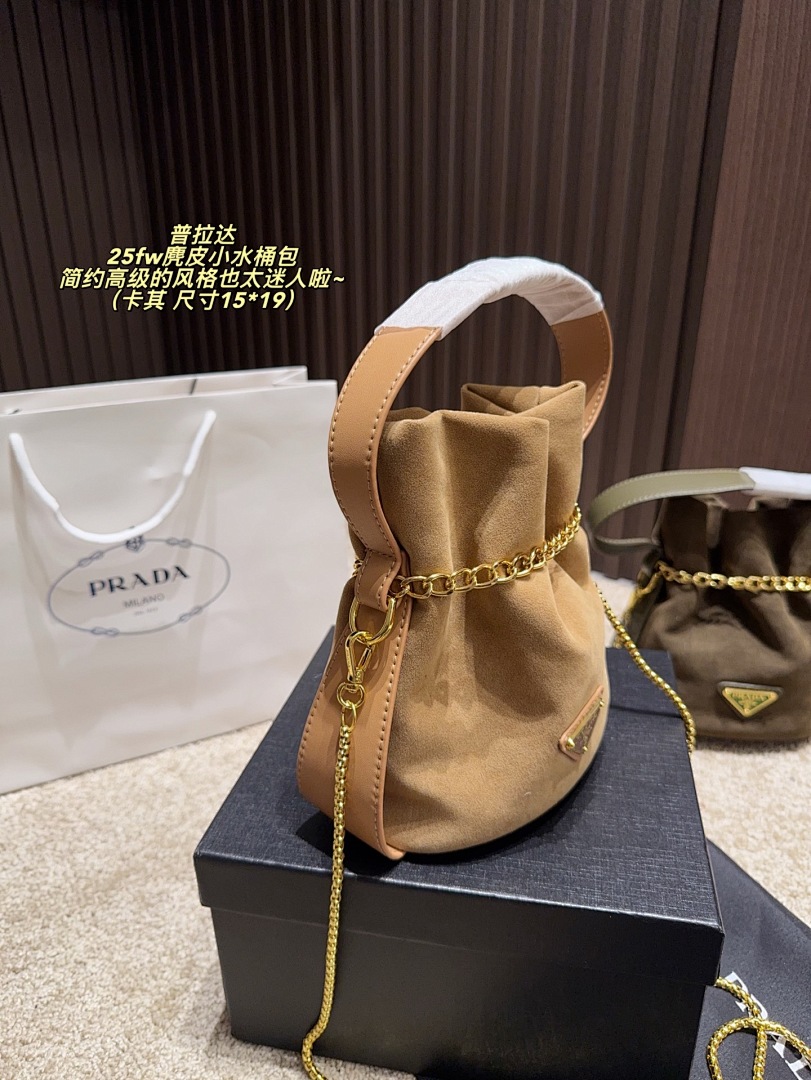 Prada Re-Edition 2005 Bag view