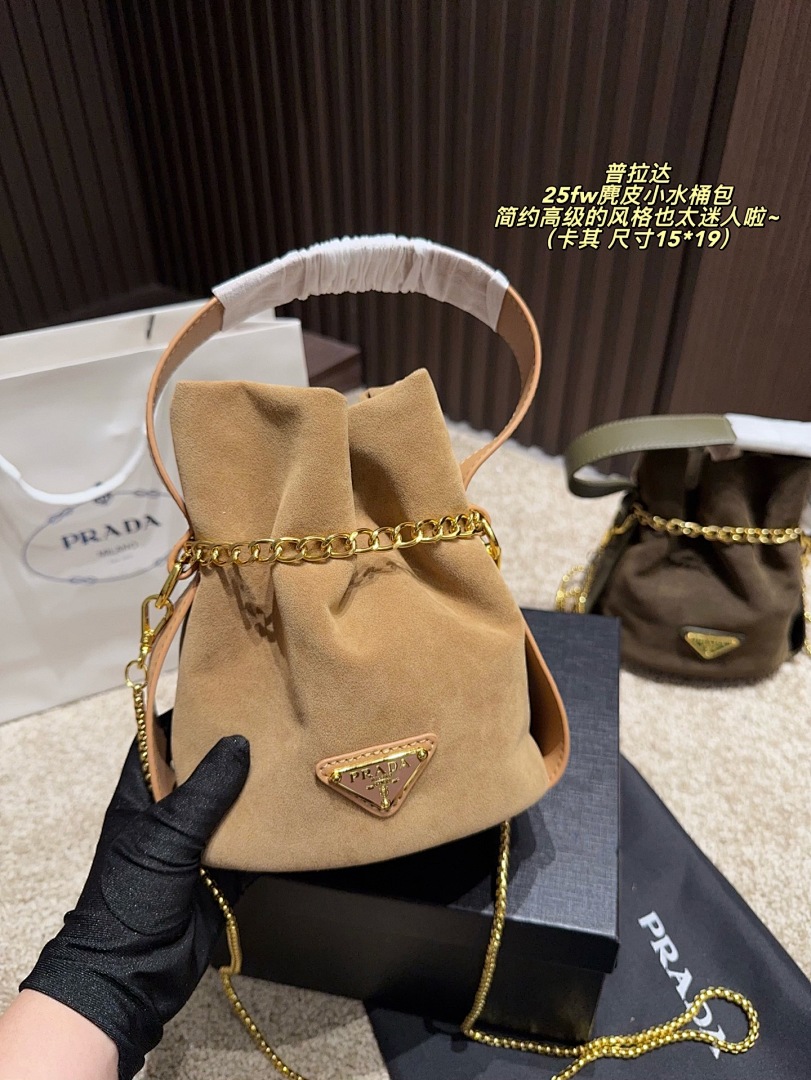 Prada Re-Edition 2005 Bag view