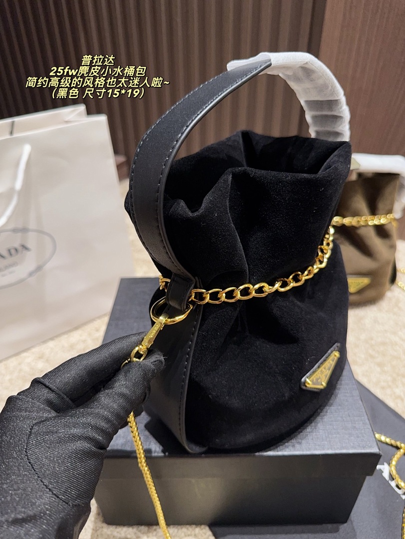 Prada Re-Edition 2005 Bag view