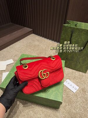 Gucci GG Marmont Shoulder Bag view 9