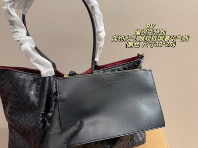 Bottega Veneta Intrecciato Clutch view 4