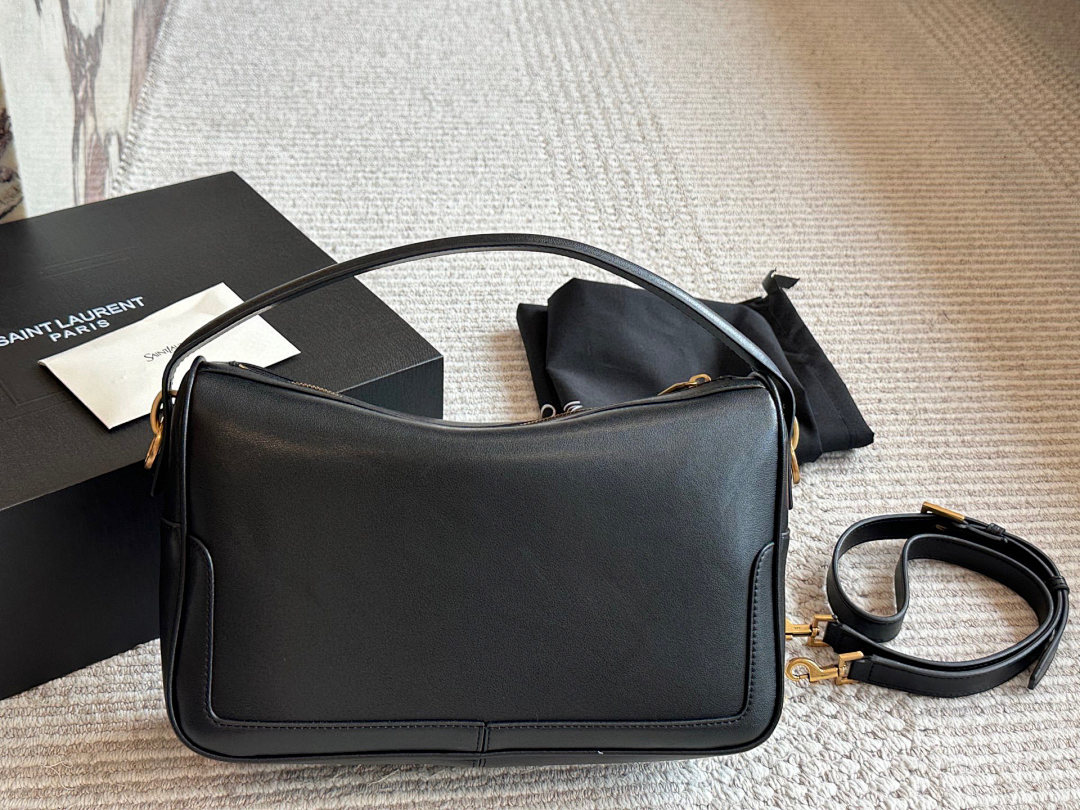 Saint Laurent Le 5à7 Shoulder Bag