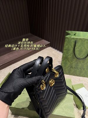 Gucci GG Marmont Shoulder Bag view 5