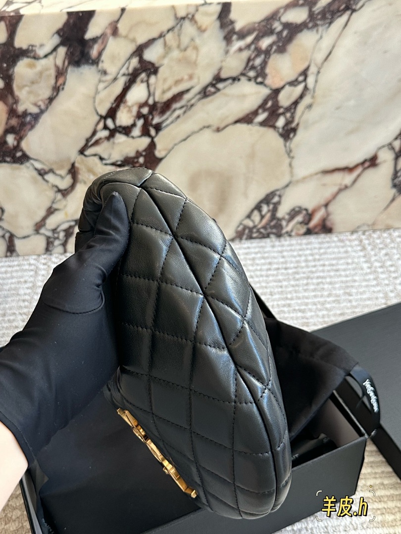 Saint Laurent Jamie Shoulder Bag view