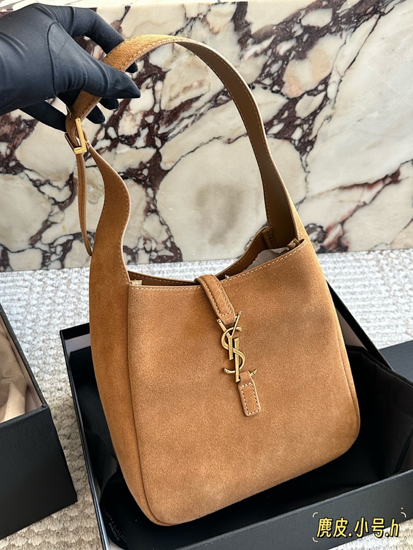 Saint Laurent Le 5 à 7 Shoulder Bag