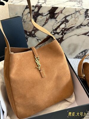 Saint Laurent Le 5 à 7 Shoulder Bag view 2