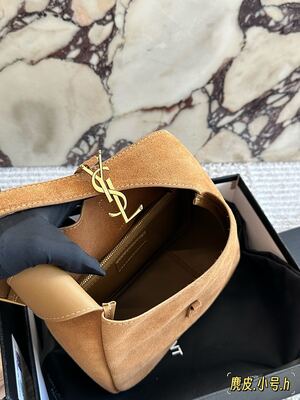 Saint Laurent Le 5 à 7 Shoulder Bag view 4