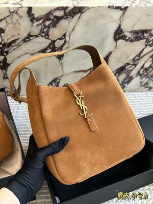 Saint Laurent Le 5 à 7 Shoulder Bag view 5