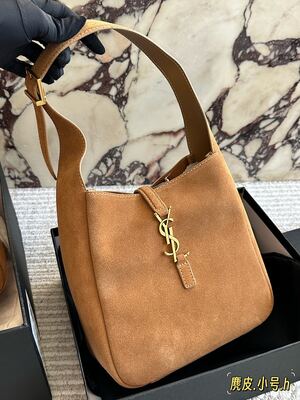 Saint Laurent Le 5 à 7 Shoulder Bag view 7