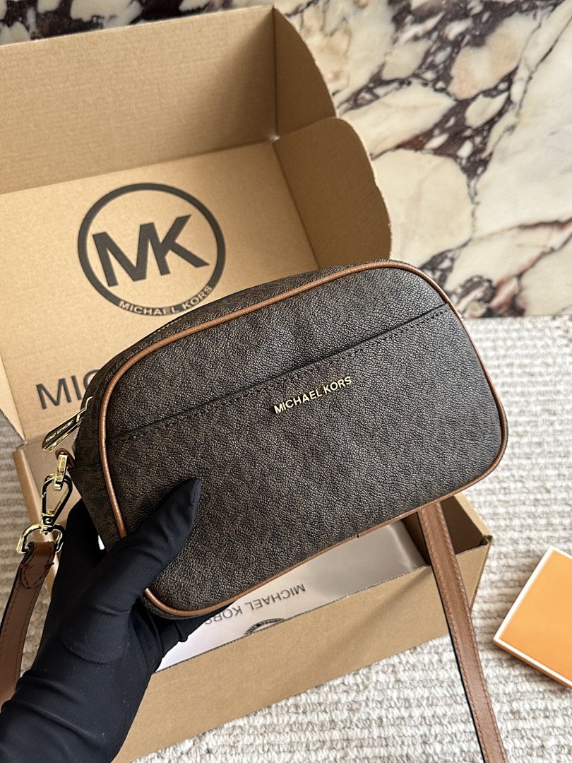 Michael Kors Jet Set Shoulder Bag