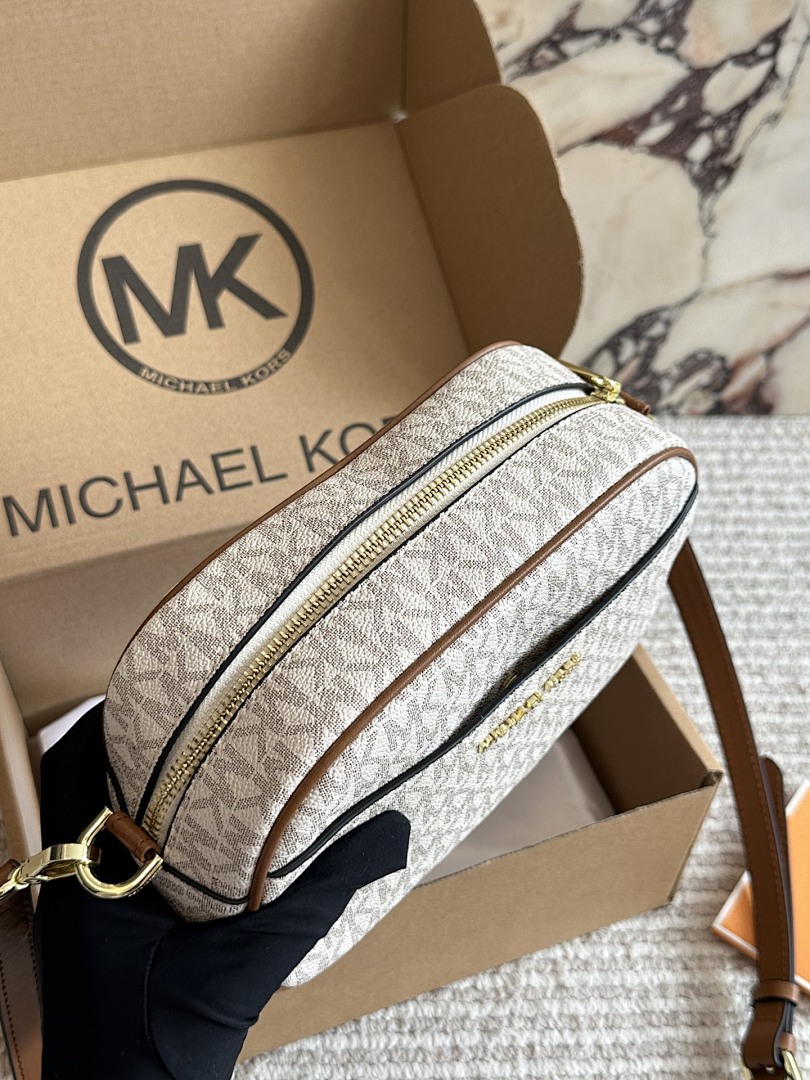 Michael Kors Jet Set Shoulder Bag view