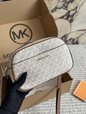Michael Kors Jet Set Shoulder Bag view 3