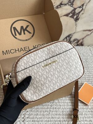 Michael Kors Jet Set Shoulder Bag view 6