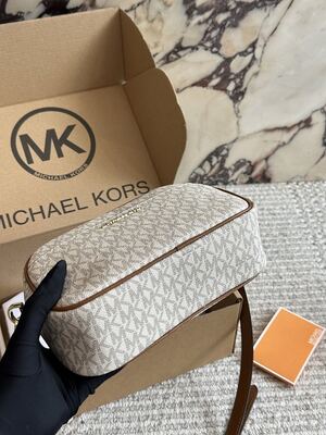 Michael Kors Jet Set Shoulder Bag view 7