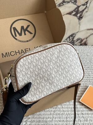 Michael Kors Jet Set Shoulder Bag view 9