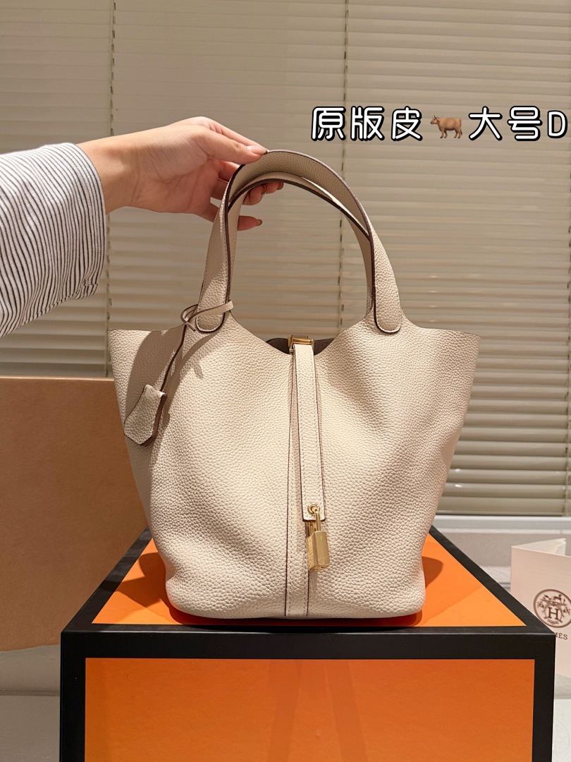 Hermes Evelyne Shoulder Bag view