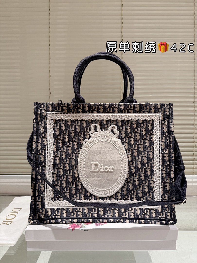 Dior Saddle Tote view