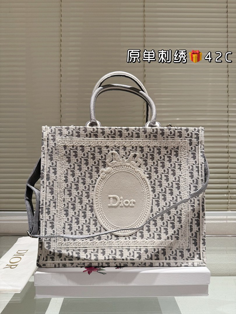 Dior Saddle Tote view