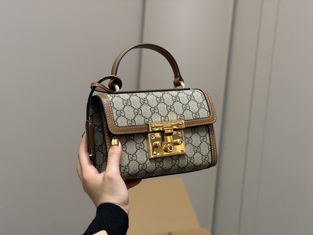Gucci GG Marmont Shoulder Bag