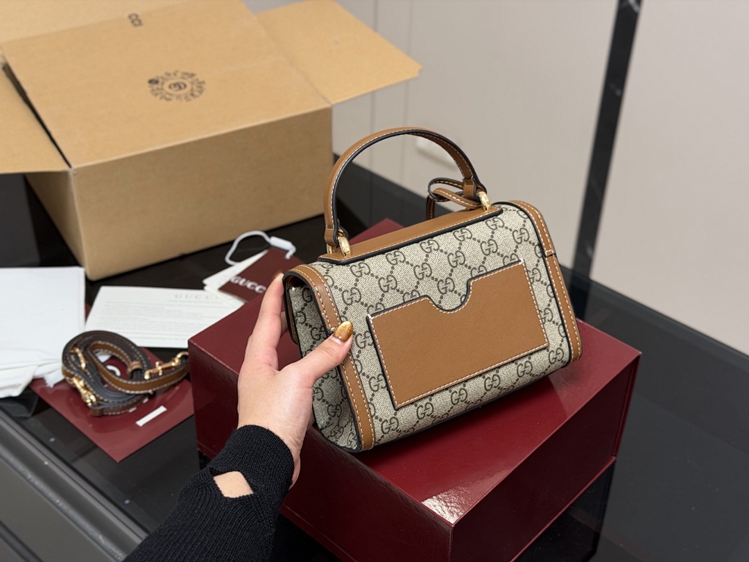 Gucci GG Marmont Shoulder Bag view