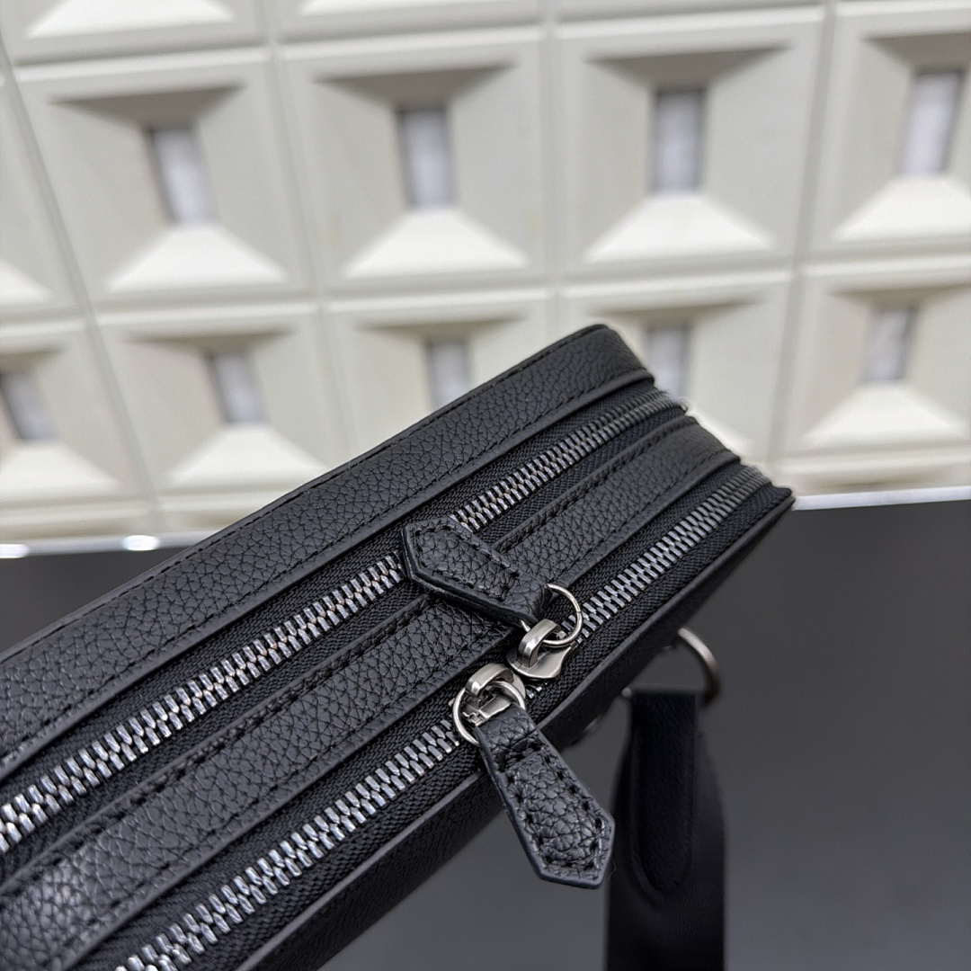 Coach Crossbody Bag view
