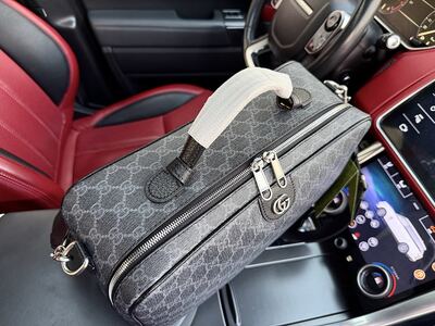 Gucci GG Supreme Cosmetic Case view 13