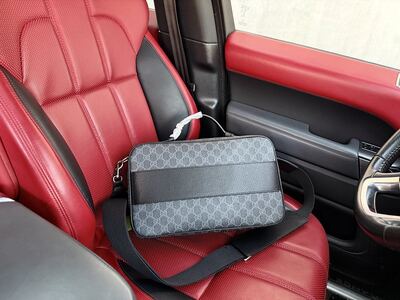Gucci GG Supreme Cosmetic Case view 17
