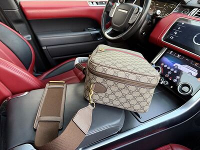 Gucci GG Supreme Cosmetic Case view 22
