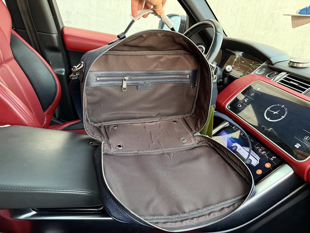 Gucci GG Supreme Cosmetic Case view