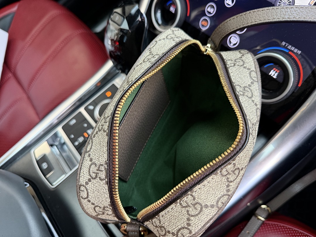 Gucci GG Supreme Cosmetic Case view