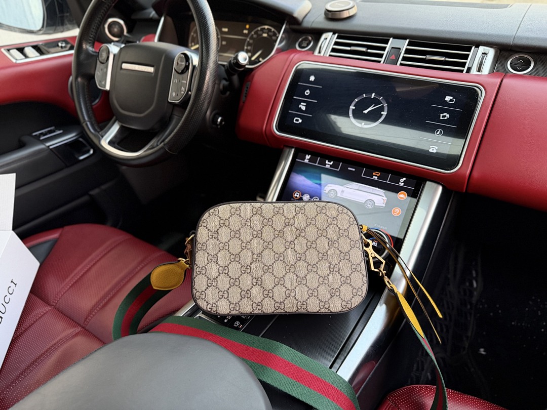 Gucci GG Supreme Cosmetic Case view