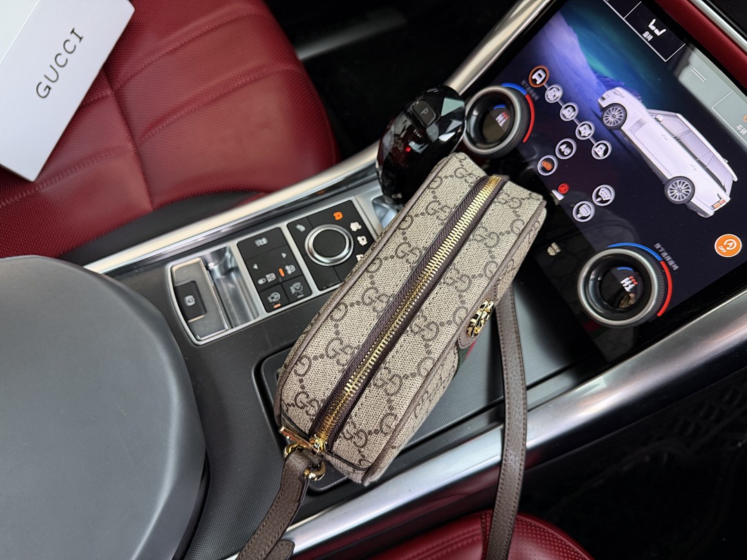 Gucci GG Supreme Cosmetic Case view