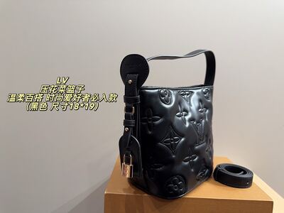 Louis Vuitton Coussin Shoulder Bag view 10