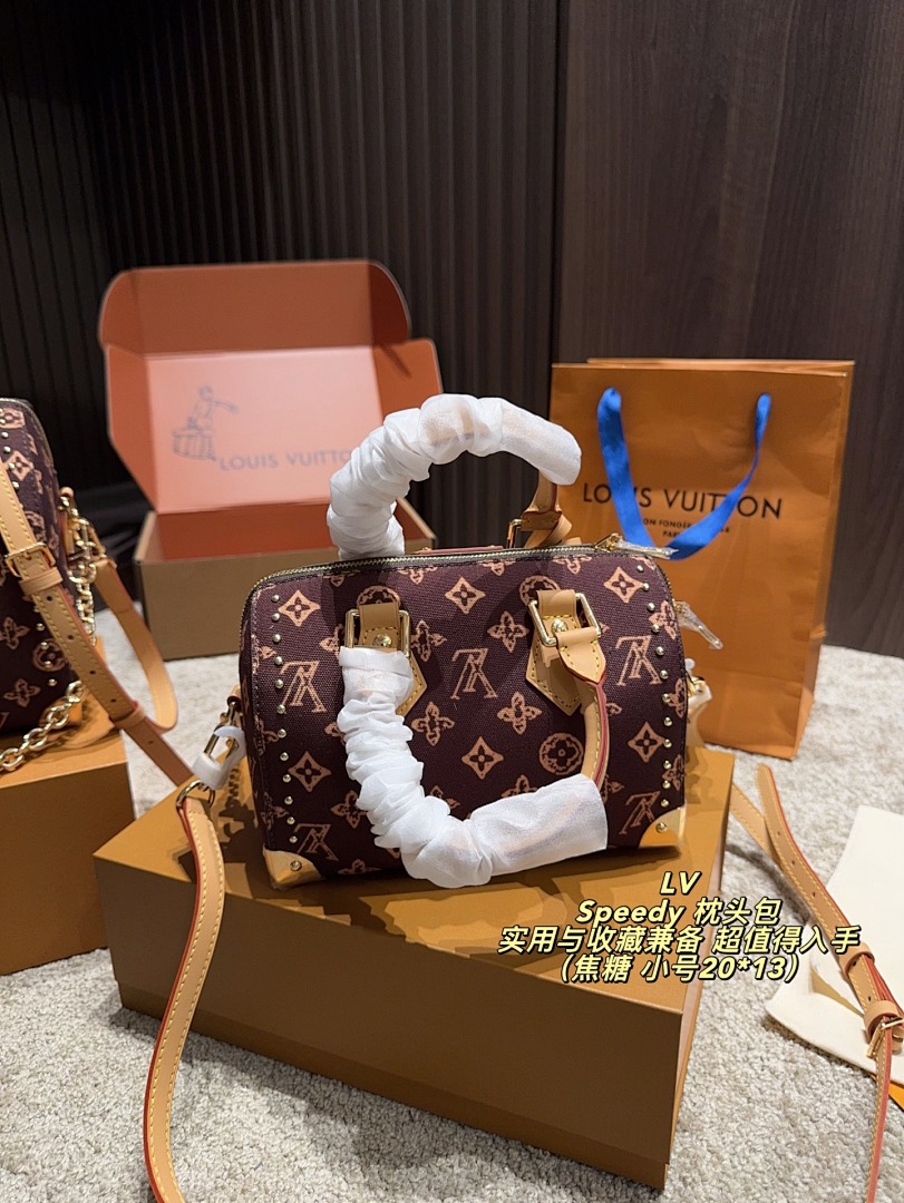 Louis Vuitton Saint Louis Tote view
