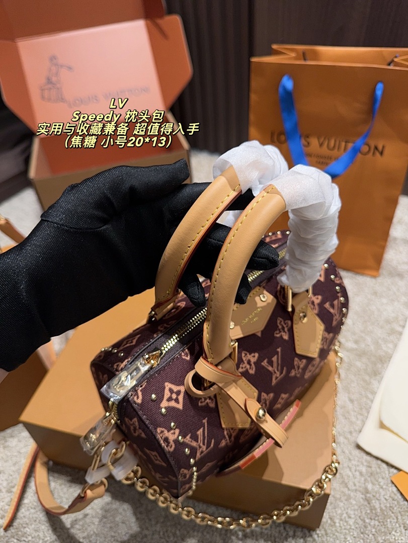 Louis Vuitton Saint Louis Tote view