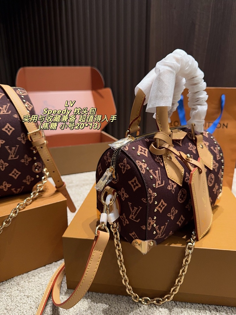 Louis Vuitton Saint Louis Tote view