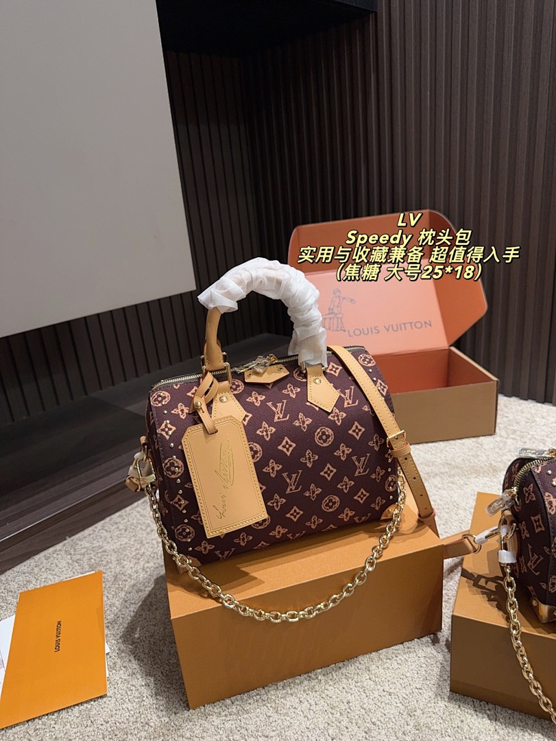 Louis Vuitton Saint Louis Tote view