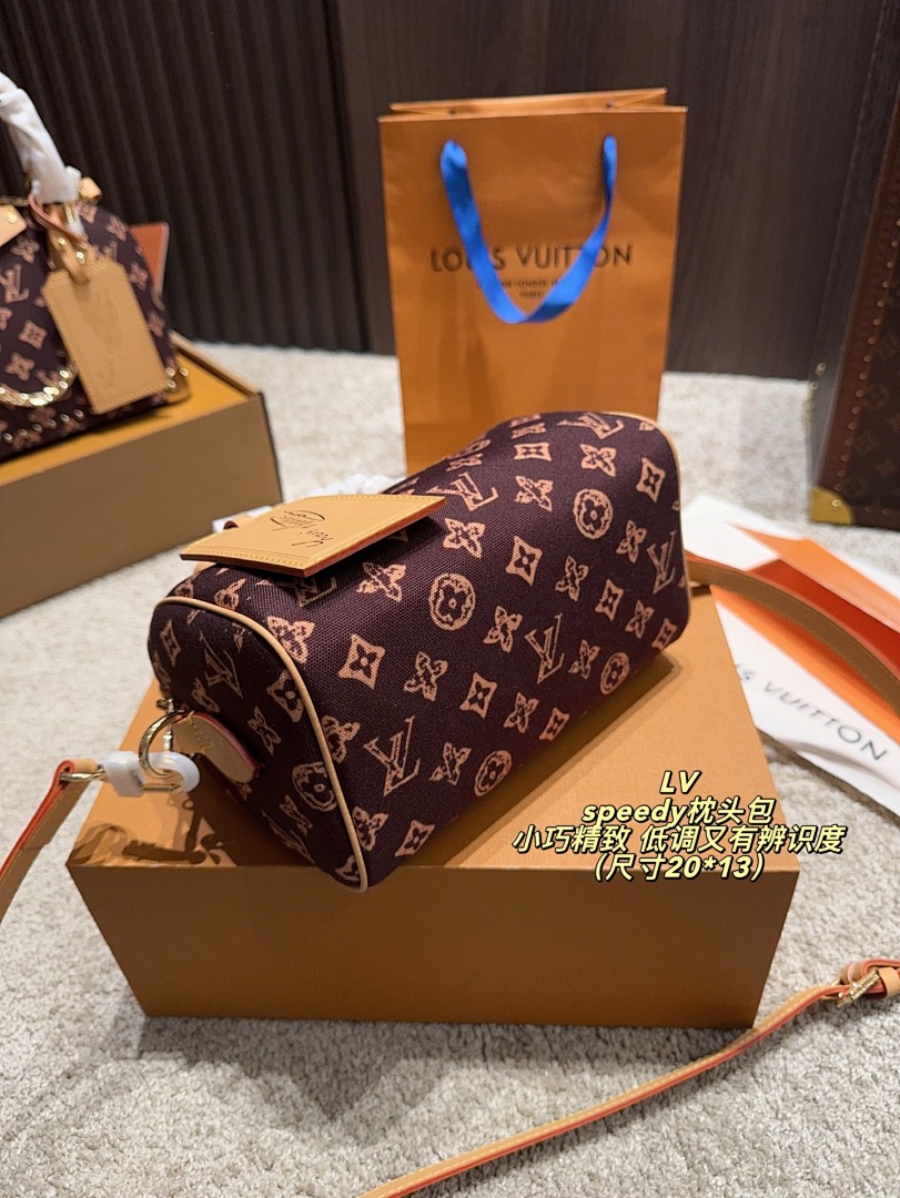 Louis Vuitton Pochette Bag