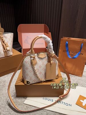 Louis Vuitton Toiletry Pouch view 8