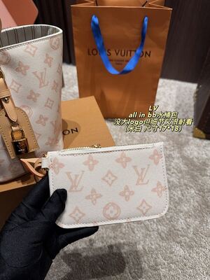 Louis Vuitton Noe Bucket view 5