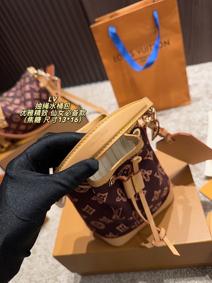 Louis Vuitton Speedy Bag view