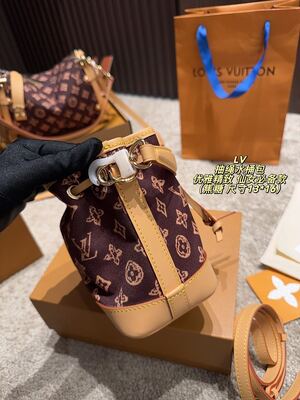 Louis Vuitton Speedy Bag view 6
