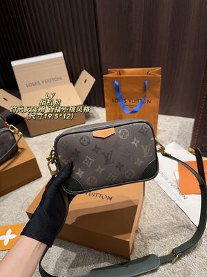 Louis Vuitton Coussin Bag view 8