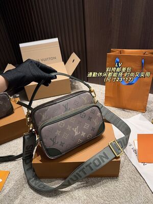 Louis Vuitton Camera Bag view 4
