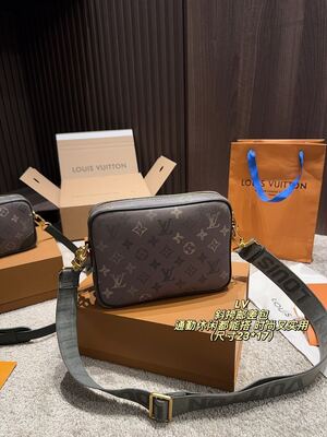 Louis Vuitton Camera Bag view 7
