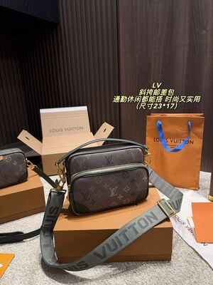 Louis Vuitton Camera Bag view 9